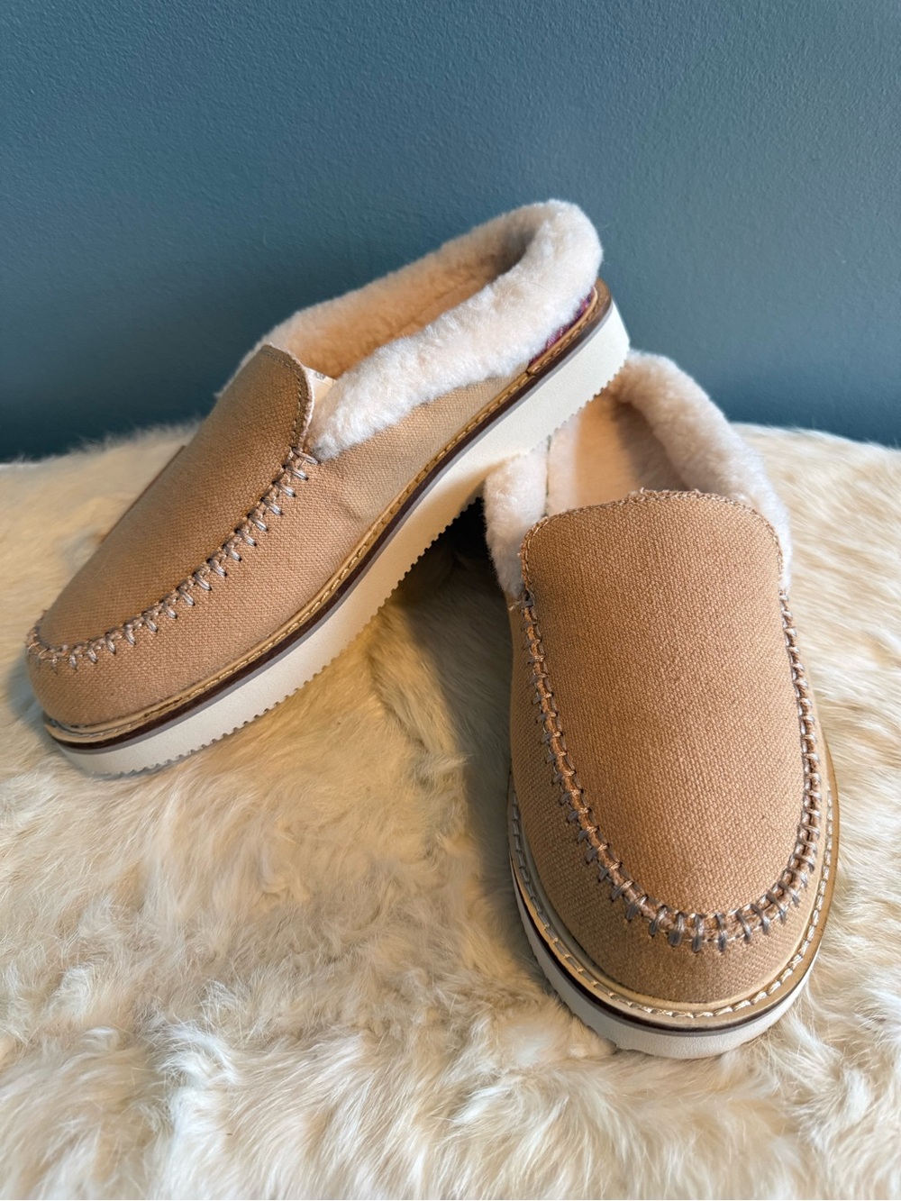 Sanuks Women’s Cozy Vibes Indoor Outdoor Slippers